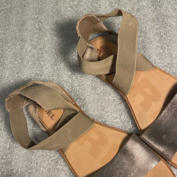 Sorel WOMEN'S ELLA FLAT SANDAL metallic Color: Ash Brown size 8 39 - Picture 4 of 11